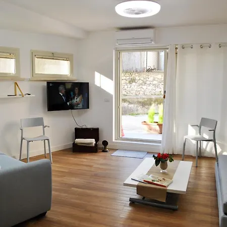 Studio Flat Gizia Apartment Geata